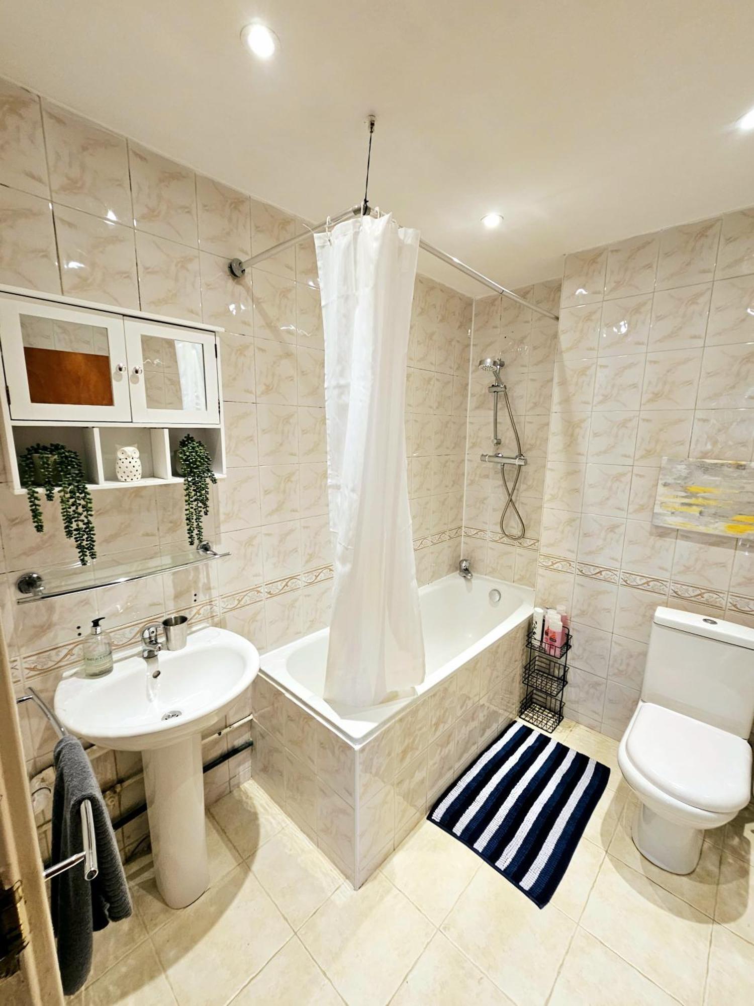 Bright & Spacious Home In Building With Lift, Right Next To Bayswater Station - Walk To Kensington Palace, Hyde Park, Little Venice & Notting Hill Londres Extérieur photo