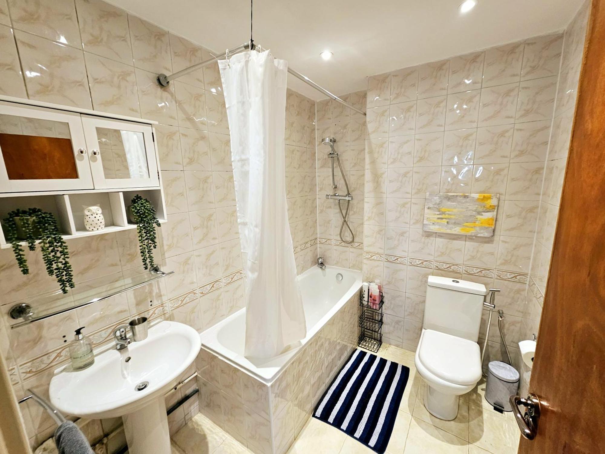 Bright & Spacious Home In Building With Lift, Right Next To Bayswater Station - Walk To Kensington Palace, Hyde Park, Little Venice & Notting Hill Londres Extérieur photo